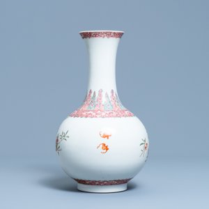 A Chinese famille rose bottle vase with floral design, Hongxian mark, Republic — 照片 3