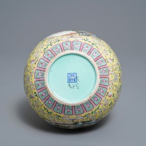 A Chinese famille rose bottle vase with landscape medallions, Qianlong mark, Republic — photo 5