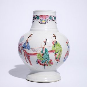 A Chinese famille rose bottle vase with "Long Elizas" and little boys, Yongzheng — 照片 1