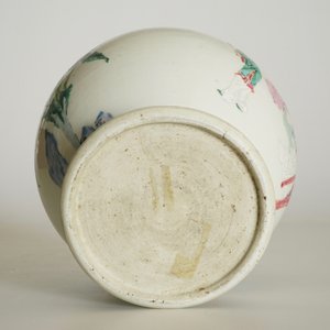 A Chinese famille rose bottle vase with "Long Elizas" and little boys, Yongzheng — 照片 12