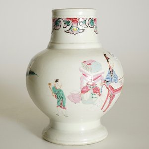 A Chinese famille rose bottle vase with "Long Elizas" and little boys, Yongzheng — 照片 10