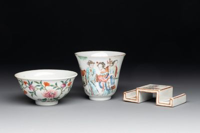A Chinese famille rose bowl, a cup and a brush rest, Qianlong and Tongzhi mark, 19/20th C.