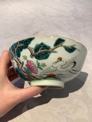 A Chinese famille rose bowl, a plate and a blue and white vase, Tongzhi mark and of the period — photo 12