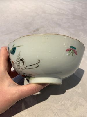 A Chinese famille rose bowl, a plate and a blue and white vase, Tongzhi mark and of the period — photo 13