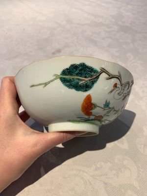 A Chinese famille rose bowl, a plate and a blue and white vase, Tongzhi mark and of the period — photo 9