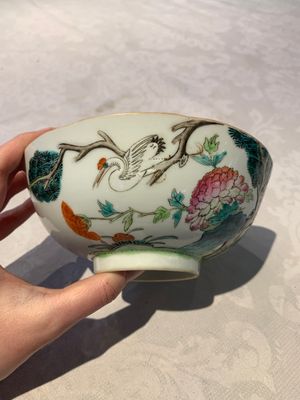 A Chinese famille rose bowl, a plate and a blue and white vase, Tongzhi mark and of the period — photo 10