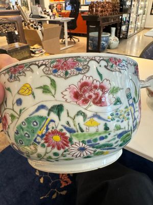 A Chinese famille rose bowl and a covered tureen, Yongzheng/Qianlong — photo 13
