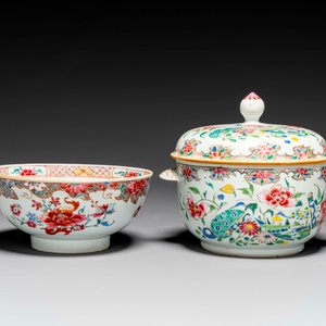A Chinese famille rose bowl and a covered tureen, Yongzheng/Qianlong — photo 2