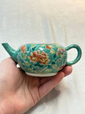 A Chinese famille rose bowl and a teapot for the Straits or Peranakan market, 19th C. — photo 11