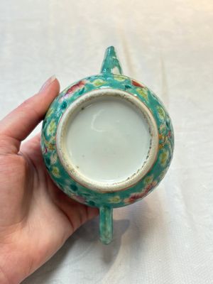 A Chinese famille rose bowl and a teapot for the Straits or Peranakan market, 19th C. — photo 14