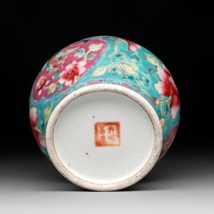 A Chinese famille rose bowl and a teapot for the Straits or Peranakan market, 19th C. — photo 14