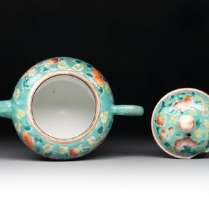 A Chinese famille rose bowl and a teapot for the Straits or Peranakan market, 19th C. — photo 7