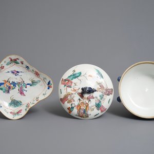 A Chinese famille rose bowl and cover and a stem bowl, 19th C. — photo 6