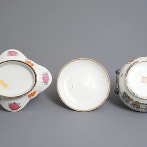 A Chinese famille rose bowl and cover and a stem bowl, 19th C. — photo 7