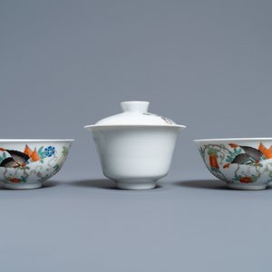 A Chinese famille rose bowl and cover and two 'butterfly' bowls, Jingdezhen mark, Republic — photo 4