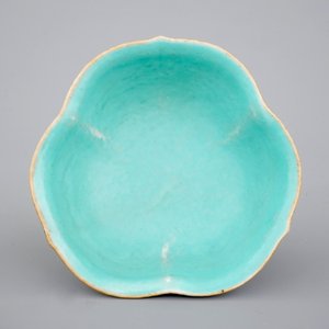 A Chinese famille rose bowl and two famille rose bowls with flowers — photo 13