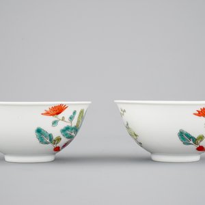 A Chinese famille rose bowl and two famille rose bowls with flowers — photo 6