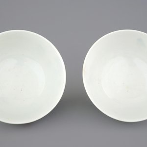 A Chinese famille rose bowl and two famille rose bowls with flowers — photo 7