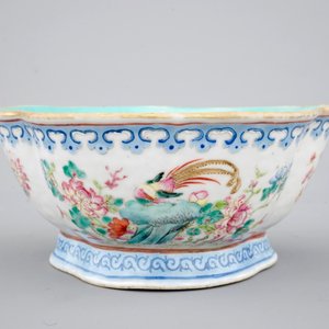 A Chinese famille rose bowl and two famille rose bowls with flowers — photo 9