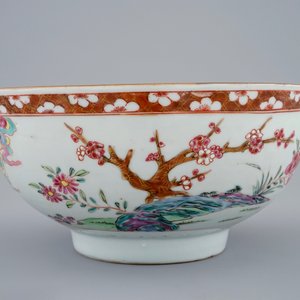 A Chinese famille rose bowl with a landscape, Yongzheng, 1723-1735 — 照片 4