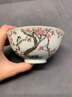 A Chinese famille rose bowl with birds amongst branches, 20th C. — 照片 5