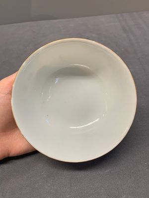 A Chinese famille rose bowl with birds amongst branches, 20th C. — 照片 8