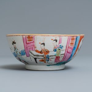 A Chinese famille rose bowl with figures in an interior, Yongzheng — photo 2