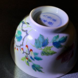 A Chinese famille rose bowl with floral design, Yongzheng mark, 19/20th C. — photo 13