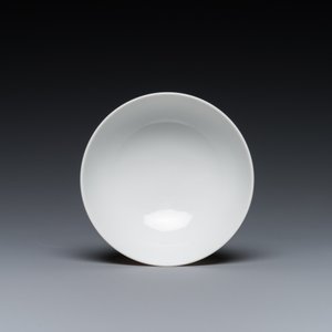 A Chinese famille rose bowl with floral design, Yongzheng mark, 20th C. — photo 6