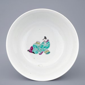A Chinese famille rose bowl with scholars, Yongzheng mark, 19/20th C. — 照片 6