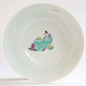 A Chinese famille rose bowl with scholars, Yongzheng mark, 19/20th C. — 照片 10