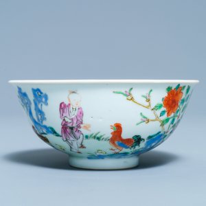 A Chinese famille rose 'boy and rooster' bowl, Qianlong mark, 19th C. — 照片 2