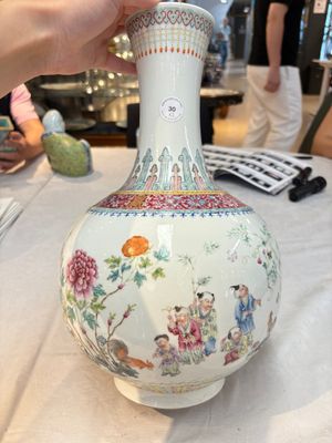 A Chinese famille rose 'boys and roosters' vase and a Milefo Buddha, Guangxu and Zhu Mao Ji 朱茂記造 mark, 19/20th C. — photo 1