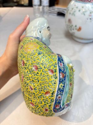 A Chinese famille rose 'boys and roosters' vase and a Milefo Buddha, Guangxu and Zhu Mao Ji 朱茂記造 mark, 19/20th C. — photo 13