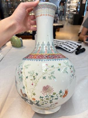 A Chinese famille rose 'boys and roosters' vase and a Milefo Buddha, Guangxu and Zhu Mao Ji 朱茂記造 mark, 19/20th C. — photo 2