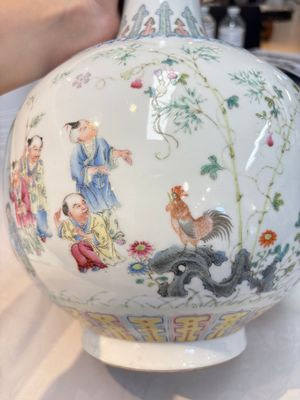 A Chinese famille rose 'boys and roosters' vase and a Milefo Buddha, Guangxu and Zhu Mao Ji 朱茂記造 mark, 19/20th C. — photo 8