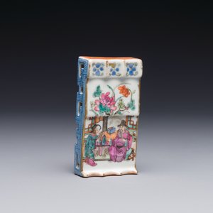 A Chinese famille rose brush rest, 19th C. — 照片 1