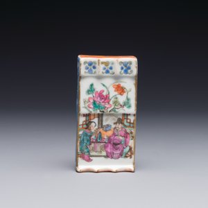 A Chinese famille rose brush rest, 19th C. — 照片 2