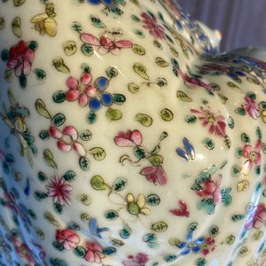 A Chinese famille rose Buddha and a pair of candlesticks, 19/20th C. — photo 31