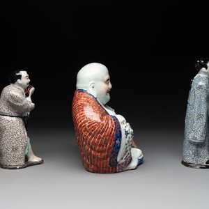 A Chinese famille rose Buddha and two figures, Zhi Yitai 朱義泰 mark, 19/20th C. — 照片 5