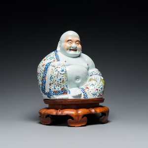 A Chinese famille rose Buddha figure on wooden stand, Zhu Mao Ji Zao 朱茂記造 mark, Republic — 照片 1