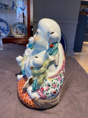A Chinese famille rose Buddha figure, Zhu Mao Ji Zao 朱茂記造 mark, Republic — photo 2
