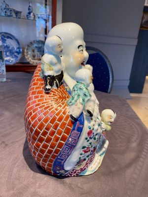 A Chinese famille rose Buddha figure, Zhu Mao Ji Zao 朱茂記造 mark, Republic — photo 4