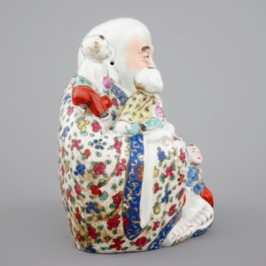 A Chinese famille rose Buddha Hotei with children, 19/20th C. — photo 5