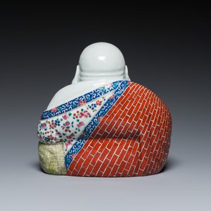 A Chinese famille rose Buddha, seal mark, 19/20th C. — photo 5