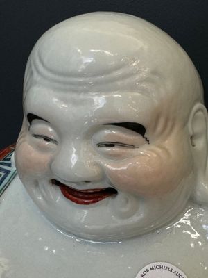 A Chinese famille rose Buddha, Zhu Mao Ji Zao 朱茂記造 mark, Republic — foto 2