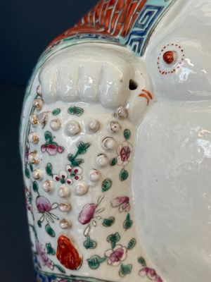 A Chinese famille rose Buddha, Zhu Mao Ji Zao 朱茂記造 mark, Republic — foto 3