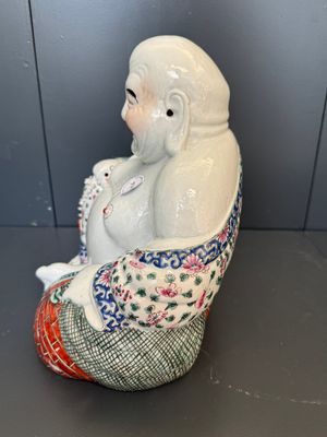 A Chinese famille rose Buddha, Zhu Mao Ji Zao 朱茂記造 mark, Republic — foto 7