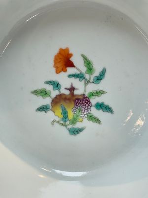 A Chinese famille rose 'butterflies and melons' bowl, Chenghua mark, 19th C. — 照片 6