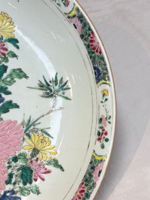 A Chinese famille rose 'butterfly among flowers' dish, Yongzheng — foto 6
